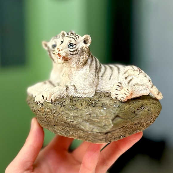 Vintage 3D White Tigers "True Love" Animal Lovers Collectible Home Decor Art - Picture 3 of 12